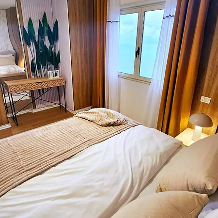 Premium Azure Center Apartment *