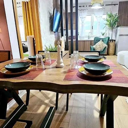 Premium Azure Center Apartment