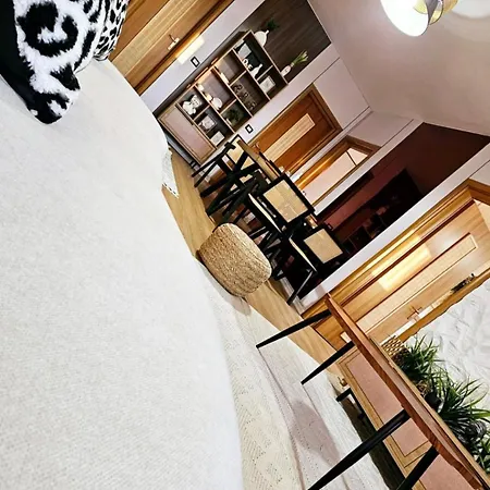 Premium Azure Center Apartment *
