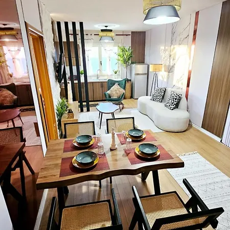 Premium Azure Center Apartment *